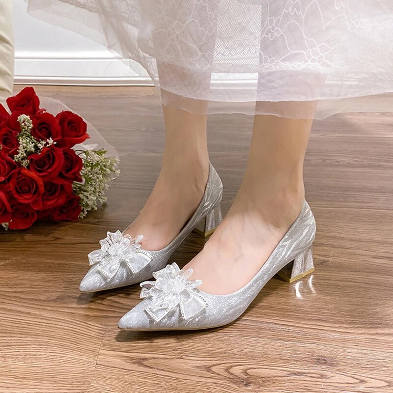 Elegant Crystal Flower Bride Shoes Women New Bling Bowknot Med Heels Pumps Woman Slip-on Thick Heels Wedding Shoes