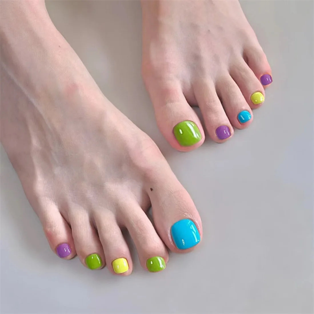 24pcs Artificial Acrylic Nail Art Toe Nails Solid Glossy Colorful Square Head ToeNail Full Coverage Removable Press On Toe nails