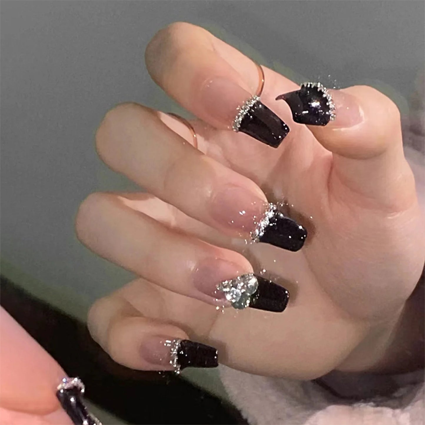 24Pcs Luxury Fake nail tips Women Wearable Press on Nails with Gold Glitter Diamond Full Cover Coffin Artificial Nails Tips